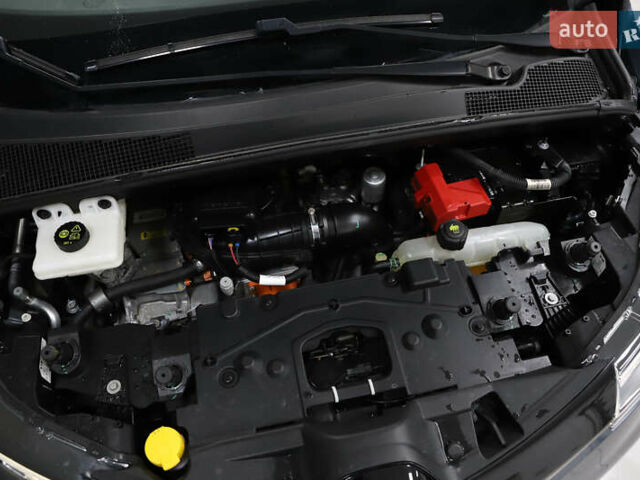 Серый Рено Зое, объемом двигателя 0 л и пробегом 28 тыс. км за 14700 $, фото 84 на Automoto.ua