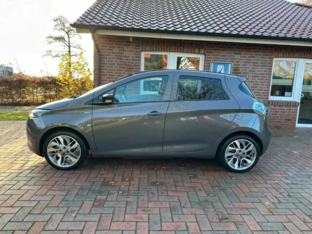 Серый Рено Зое, объемом двигателя 0 л и пробегом 44 тыс. км за 12700 $, фото 1 на Automoto.ua