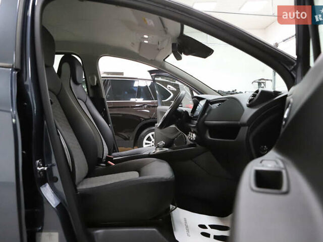 Серый Рено Зое, объемом двигателя 0 л и пробегом 28 тыс. км за 14700 $, фото 60 на Automoto.ua