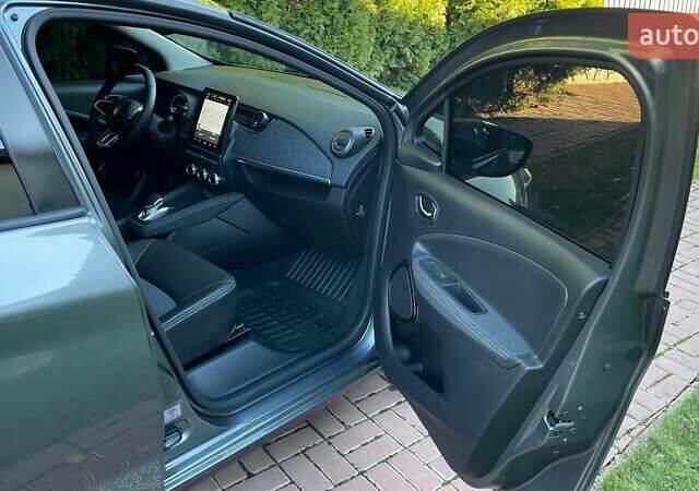 Серый Рено Зое, объемом двигателя 0 л и пробегом 18 тыс. км за 15300 $, фото 7 на Automoto.ua