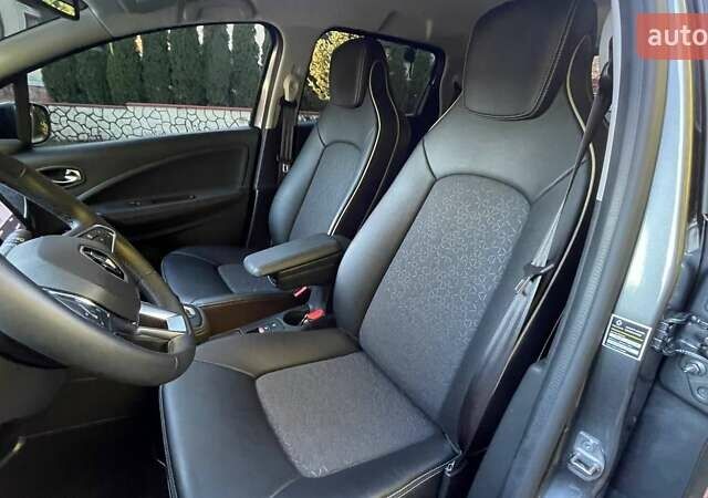 Серый Рено Зое, объемом двигателя 0 л и пробегом 18 тыс. км за 15300 $, фото 12 на Automoto.ua