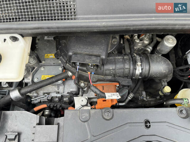 Серый Рено Зое, объемом двигателя 0 л и пробегом 45 тыс. км за 12999 $, фото 100 на Automoto.ua