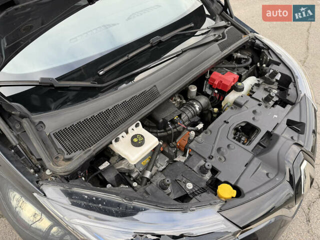 Серый Рено Зое, объемом двигателя 0 л и пробегом 45 тыс. км за 12999 $, фото 98 на Automoto.ua