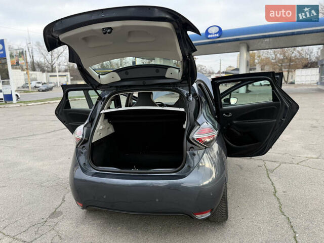 Серый Рено Зое, объемом двигателя 0 л и пробегом 45 тыс. км за 12999 $, фото 113 на Automoto.ua