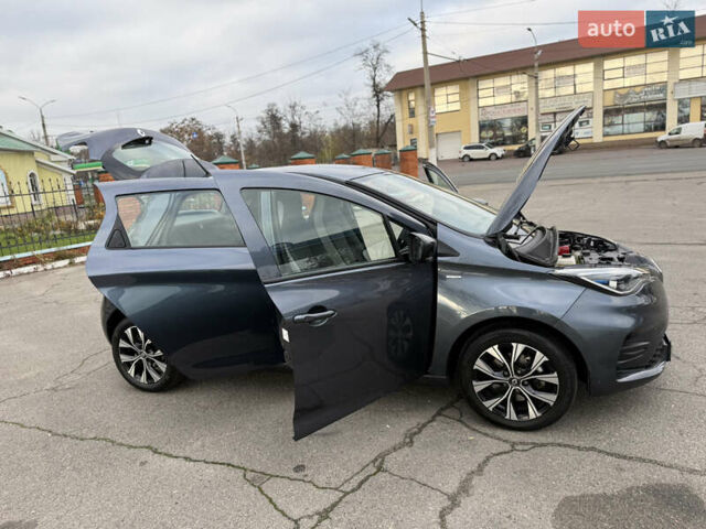 Серый Рено Зое, объемом двигателя 0 л и пробегом 45 тыс. км за 12999 $, фото 108 на Automoto.ua