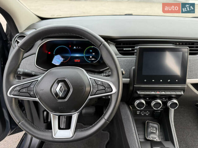 Серый Рено Зое, объемом двигателя 0 л и пробегом 45 тыс. км за 12999 $, фото 78 на Automoto.ua