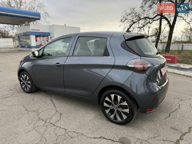 Серый Рено Зое, объемом двигателя 0 л и пробегом 45 тыс. км за 12999 $, фото 25 на Automoto.ua