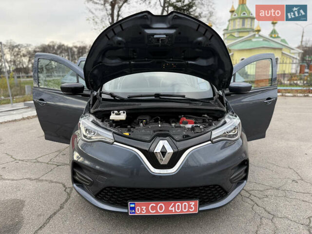 Серый Рено Зое, объемом двигателя 0 л и пробегом 45 тыс. км за 12999 $, фото 105 на Automoto.ua
