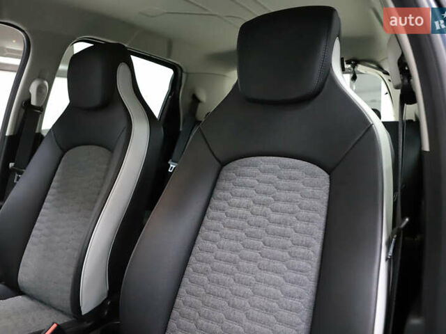 Серый Рено Зое, объемом двигателя 0 л и пробегом 28 тыс. км за 14700 $, фото 46 на Automoto.ua