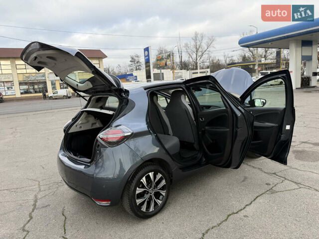 Серый Рено Зое, объемом двигателя 0 л и пробегом 45 тыс. км за 12999 $, фото 111 на Automoto.ua