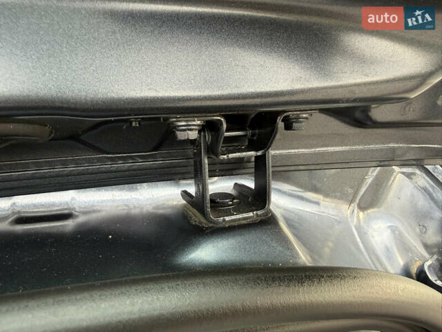 Серый Рено Зое, объемом двигателя 0 л и пробегом 45 тыс. км за 12999 $, фото 86 на Automoto.ua