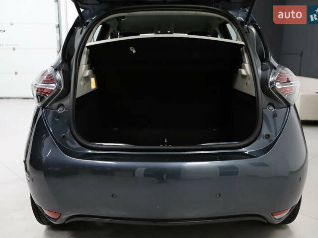 Серый Рено Зое, объемом двигателя 0 л и пробегом 28 тыс. км за 14700 $, фото 40 на Automoto.ua