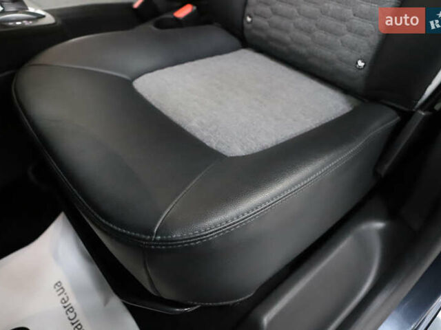 Серый Рено Зое, объемом двигателя 0 л и пробегом 28 тыс. км за 14700 $, фото 49 на Automoto.ua