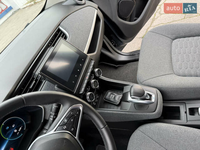 Серый Рено Зое, объемом двигателя 0 л и пробегом 45 тыс. км за 12999 $, фото 61 на Automoto.ua