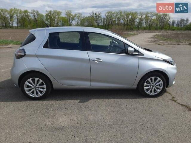 Серый Рено Зое, объемом двигателя 0 л и пробегом 10 тыс. км за 15000 $, фото 3 на Automoto.ua