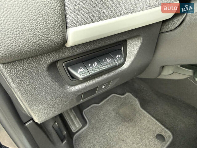 Серый Рено Зое, объемом двигателя 0 л и пробегом 45 тыс. км за 12999 $, фото 95 на Automoto.ua