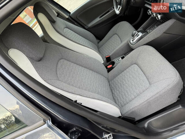 Серый Рено Зое, объемом двигателя 0 л и пробегом 45 тыс. км за 12999 $, фото 46 на Automoto.ua