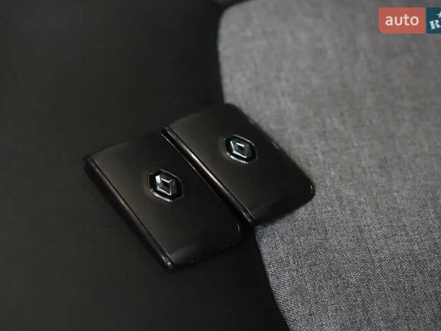 Серый Рено Зое, объемом двигателя 0 л и пробегом 28 тыс. км за 14700 $, фото 81 на Automoto.ua