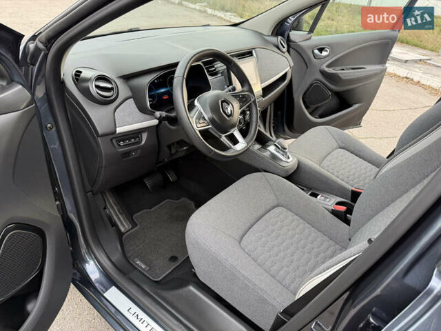 Серый Рено Зое, объемом двигателя 0 л и пробегом 45 тыс. км за 12999 $, фото 58 на Automoto.ua