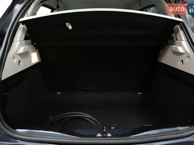 Серый Рено Зое, объемом двигателя 0 л и пробегом 28 тыс. км за 14700 $, фото 41 на Automoto.ua