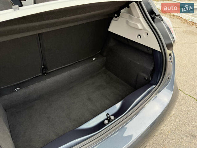 Серый Рено Зое, объемом двигателя 0 л и пробегом 45 тыс. км за 12999 $, фото 83 на Automoto.ua