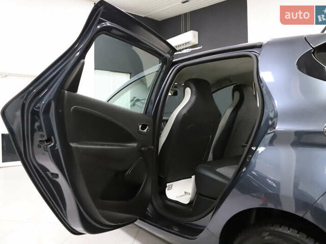 Серый Рено Зое, объемом двигателя 0 л и пробегом 28 тыс. км за 14700 $, фото 64 на Automoto.ua