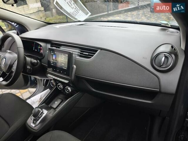 Серый Рено Зое, объемом двигателя 0 л и пробегом 23 тыс. км за 13600 $, фото 21 на Automoto.ua