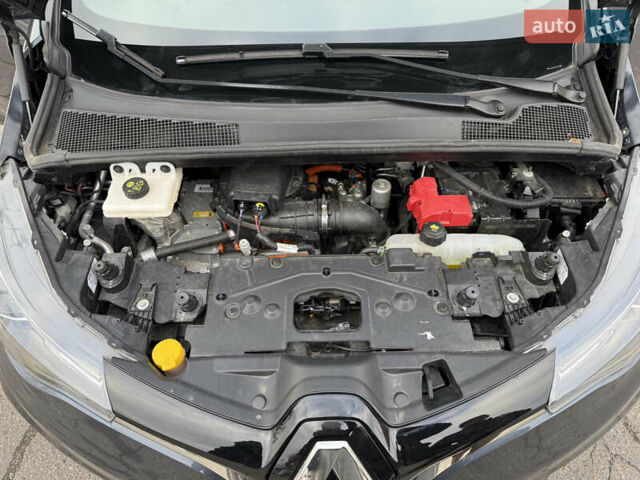 Серый Рено Зое, объемом двигателя 0 л и пробегом 45 тыс. км за 12999 $, фото 97 на Automoto.ua