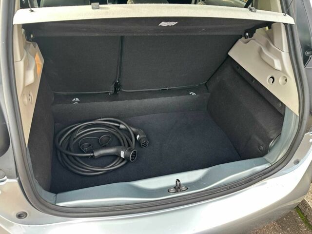 Серый Рено Зое, объемом двигателя 10 л и пробегом 20 тыс. км за 11000 $, фото 2 на Automoto.ua