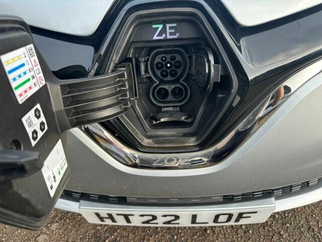 Серый Рено Зое, объемом двигателя 10 л и пробегом 20 тыс. км за 11000 $, фото 3 на Automoto.ua