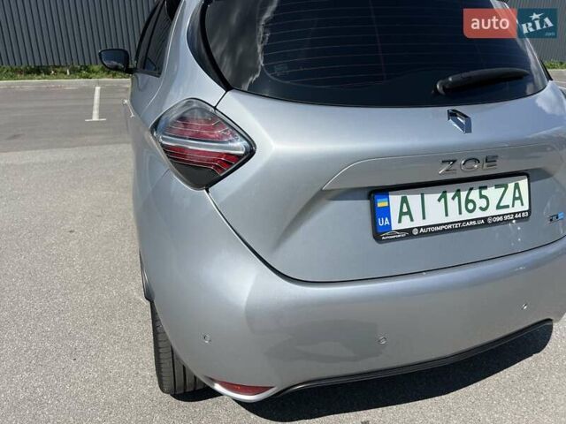 Серый Рено Зое, объемом двигателя 0 л и пробегом 57 тыс. км за 13777 $, фото 13 на Automoto.ua