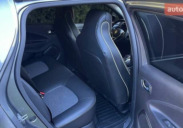 Серый Рено Зое, объемом двигателя 0 л и пробегом 18 тыс. км за 15300 $, фото 20 на Automoto.ua