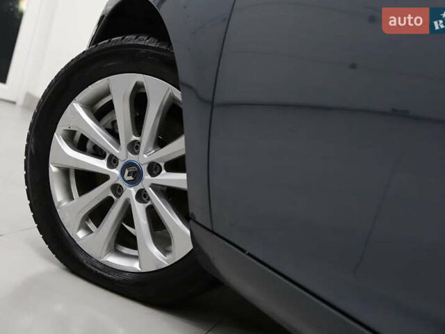 Серый Рено Зое, объемом двигателя 0 л и пробегом 28 тыс. км за 14700 $, фото 28 на Automoto.ua