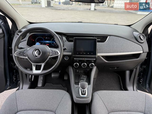 Серый Рено Зое, объемом двигателя 0 л и пробегом 45 тыс. км за 12999 $, фото 77 на Automoto.ua