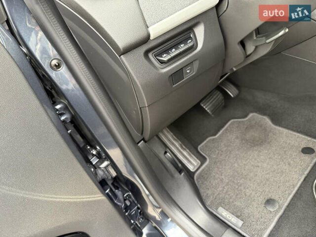 Серый Рено Зое, объемом двигателя 0 л и пробегом 45 тыс. км за 12999 $, фото 91 на Automoto.ua