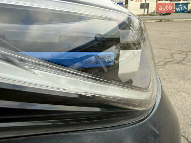 Серый Рено Зое, объемом двигателя 0 л и пробегом 45 тыс. км за 12999 $, фото 39 на Automoto.ua