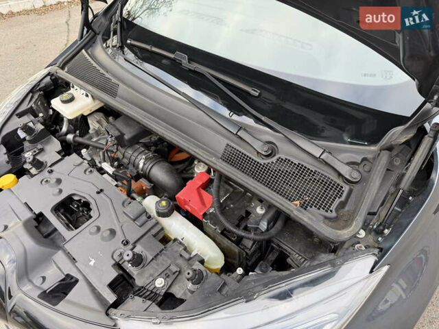 Серый Рено Зое, объемом двигателя 0 л и пробегом 45 тыс. км за 12999 $, фото 99 на Automoto.ua