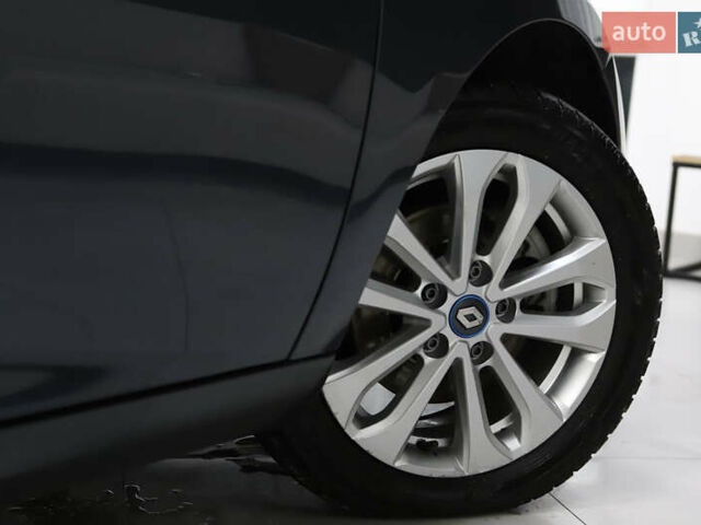 Серый Рено Зое, объемом двигателя 0 л и пробегом 28 тыс. км за 14700 $, фото 32 на Automoto.ua