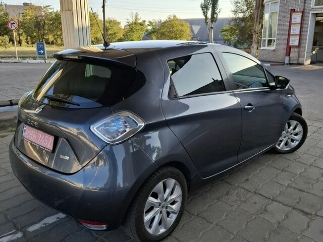 Серый Рено Зое, объемом двигателя 0 л и пробегом 133 тыс. км за 8999 $, фото 6 на Automoto.ua