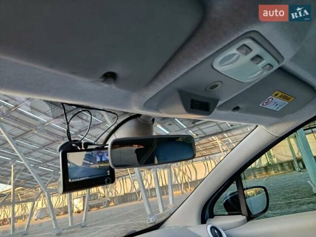 Рено Зое 2013 в Львове на Automoto.ua Синий Рено Зое, объемом двигателя 0 л и пробегом 94 тыс. км за 6150 $, фото 20 на Automoto.ua