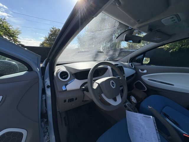 Синий Рено Зое, объемом двигателя 0 л и пробегом 140 тыс. км за 3600 $, фото 18 на Automoto.ua