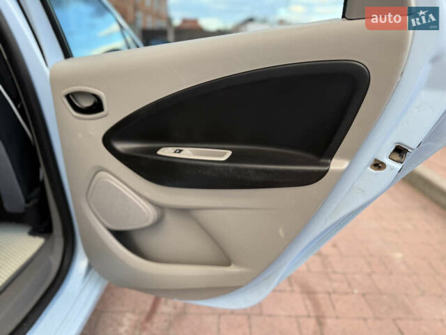Синий Рено Зое, объемом двигателя 0 л и пробегом 255 тыс. км за 5800 $, фото 28 на Automoto.ua