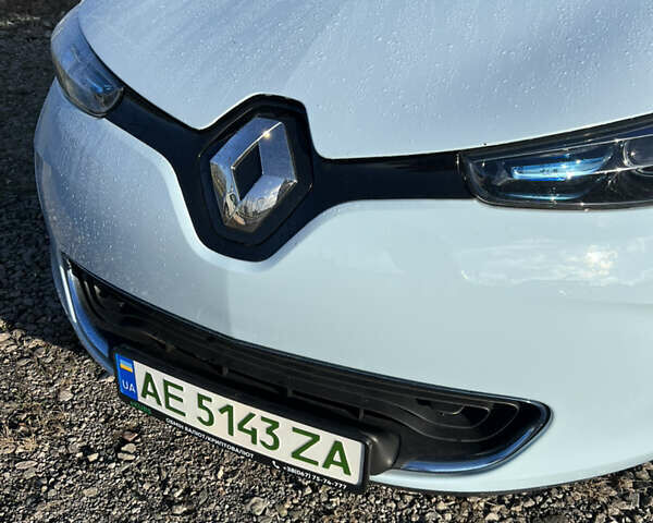 Синий Рено Зое, объемом двигателя 0 л и пробегом 63 тыс. км за 6800 $, фото 19 на Automoto.ua