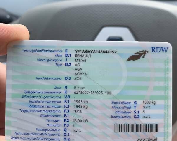 Синий Рено Зое, объемом двигателя 0 л и пробегом 110 тыс. км за 7777 $, фото 3 на Automoto.ua