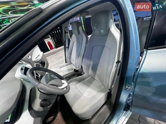 Синий Рено Зое, объемом двигателя 0 л и пробегом 108 тыс. км за 6999 $, фото 7 на Automoto.ua