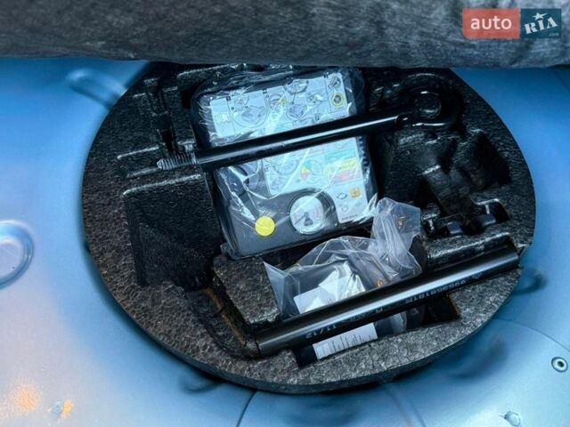 Синий Рено Зое, объемом двигателя 0 л и пробегом 108 тыс. км за 7400 $, фото 44 на Automoto.ua