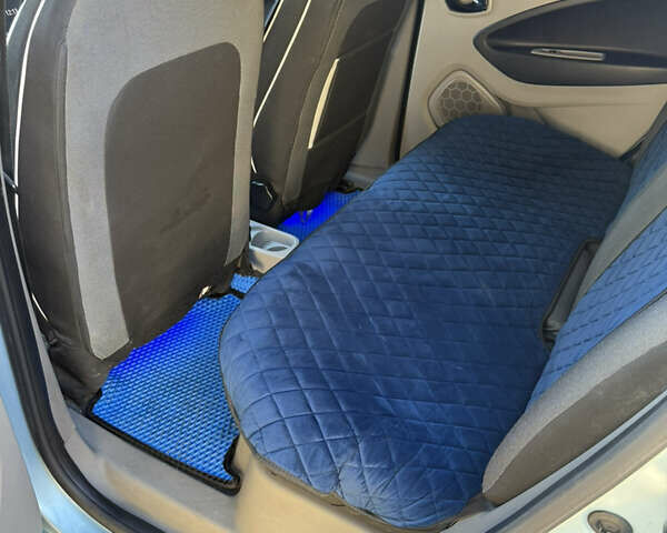 Синий Рено Зое, объемом двигателя 0 л и пробегом 180 тыс. км за 8500 $, фото 8 на Automoto.ua