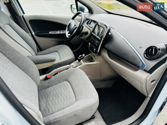 Синий Рено Зое, объемом двигателя 0 л и пробегом 63 тыс. км за 6500 $, фото 28 на Automoto.ua