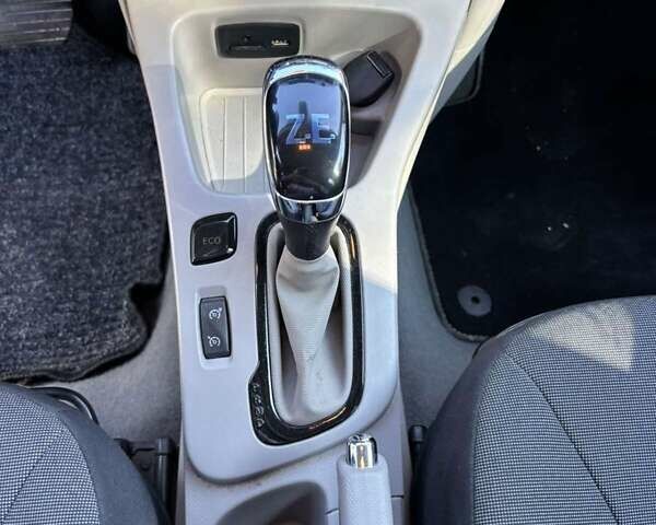 Синий Рено Зое, объемом двигателя 0 л и пробегом 87 тыс. км за 6700 $, фото 12 на Automoto.ua