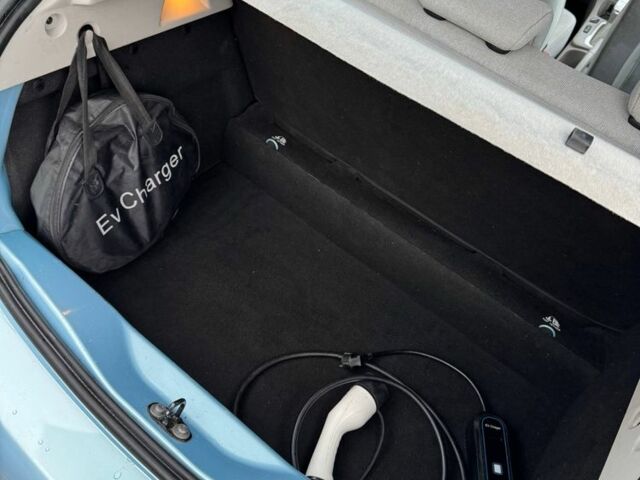 Синий Рено Зое, объемом двигателя 0 л и пробегом 118 тыс. км за 5900 $, фото 18 на Automoto.ua